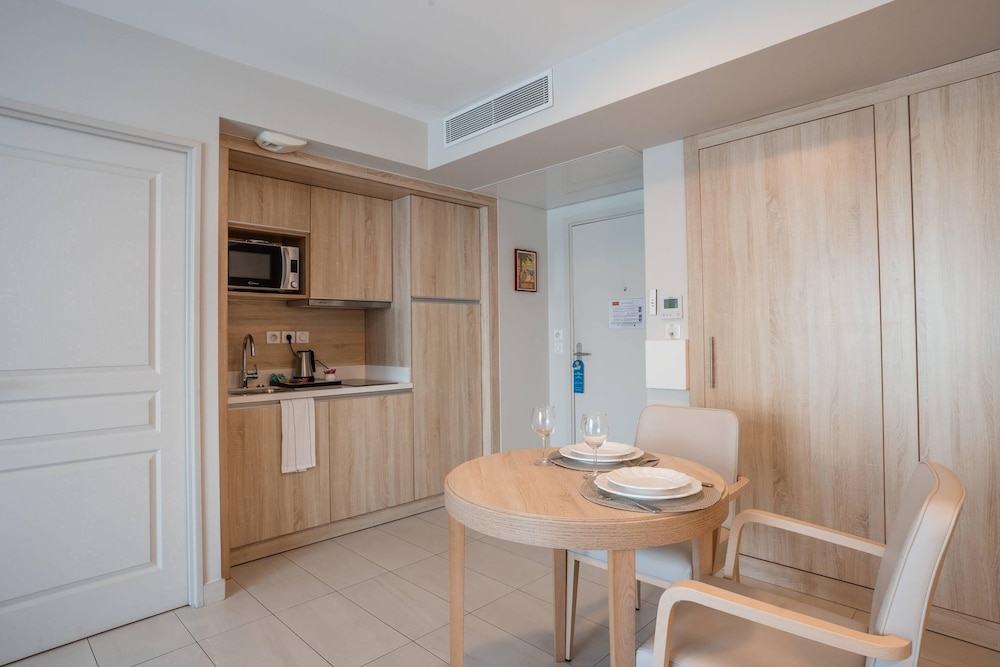 Quality Aparthotel Nice 36/43