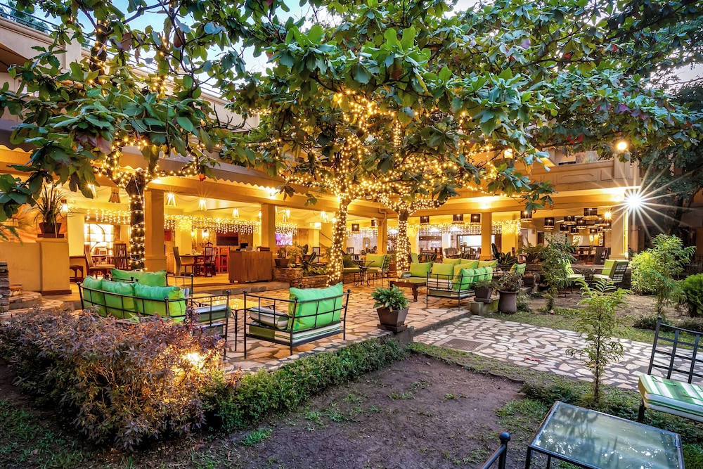 The Emin Pasha Hotel 40/46