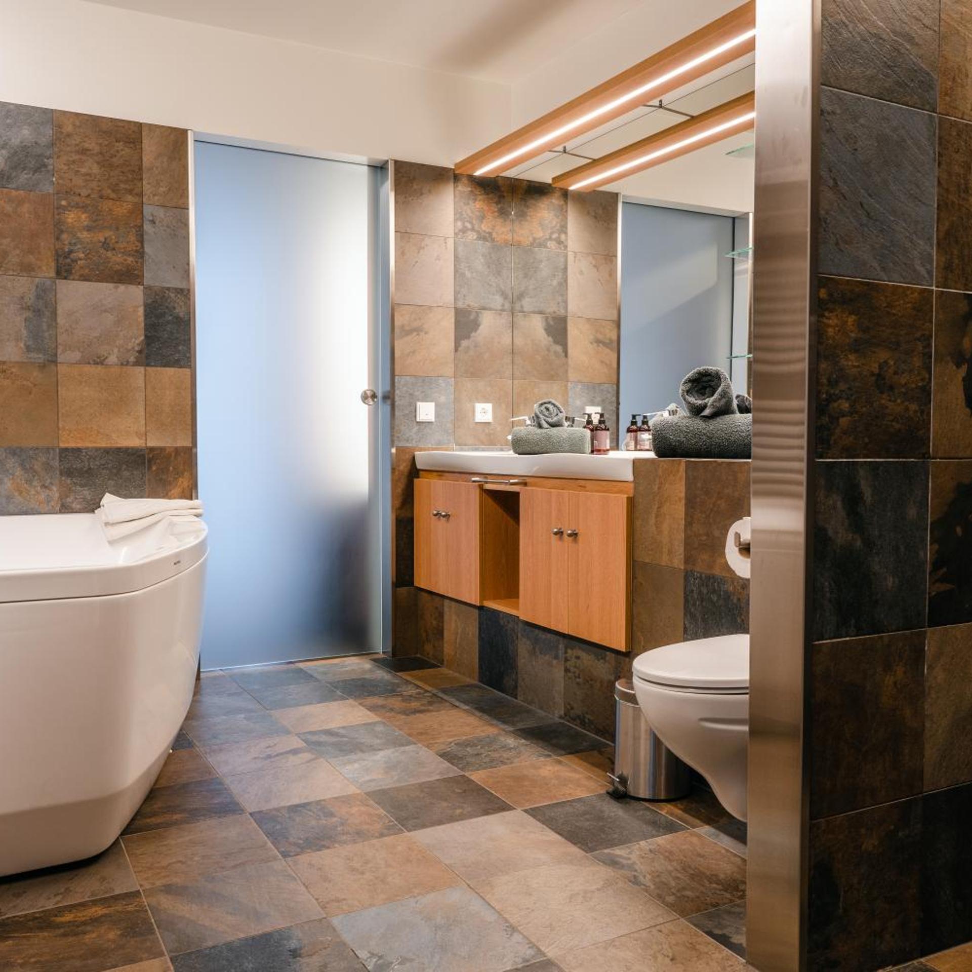 جناح ديلوكس، Hotel Husafell 5/6