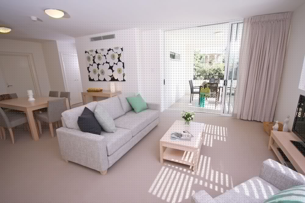 DOMAIN SERVICED APARTMENTS 32/52