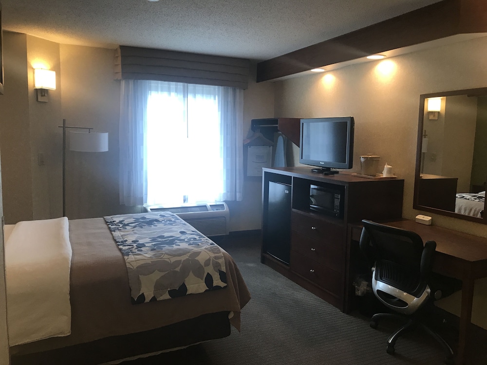 Baymont By Wyndham Flat Rock 27/49