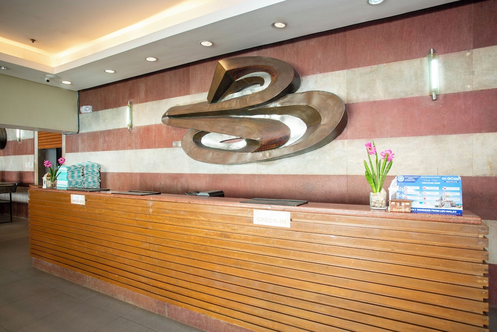 Crown Regency Beach Resort Boracay 13/75