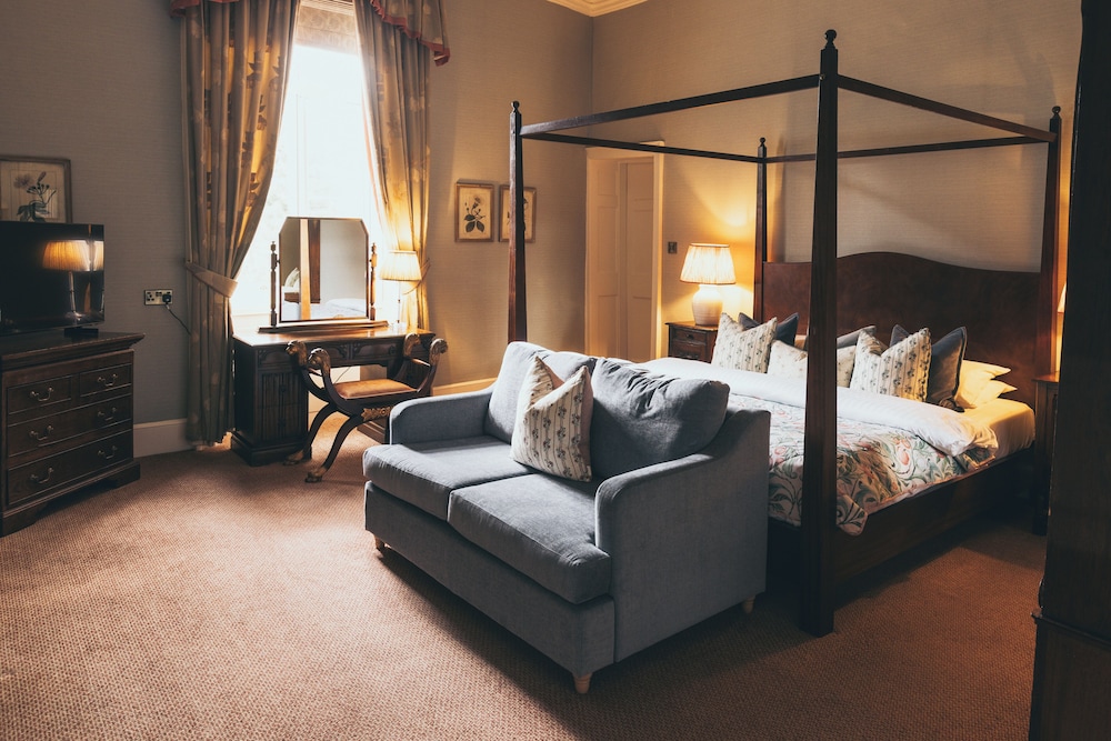 Cedar, Queen Bed