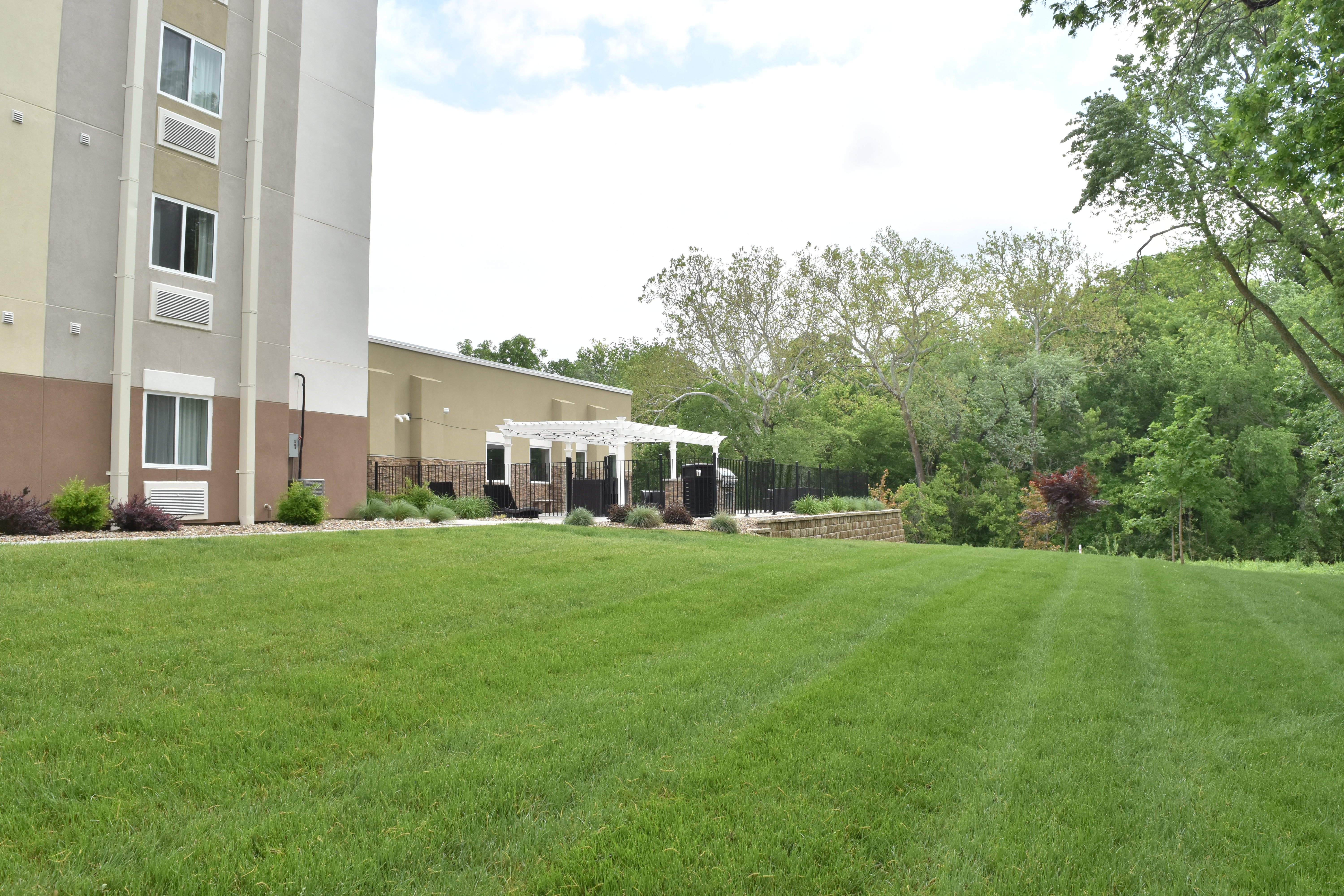 CANDLEWOOD SUITES KANSAS CITY - INDEPENDENCE 59/63