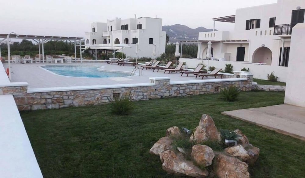 Iphimedeia Apartments Suites 67/75