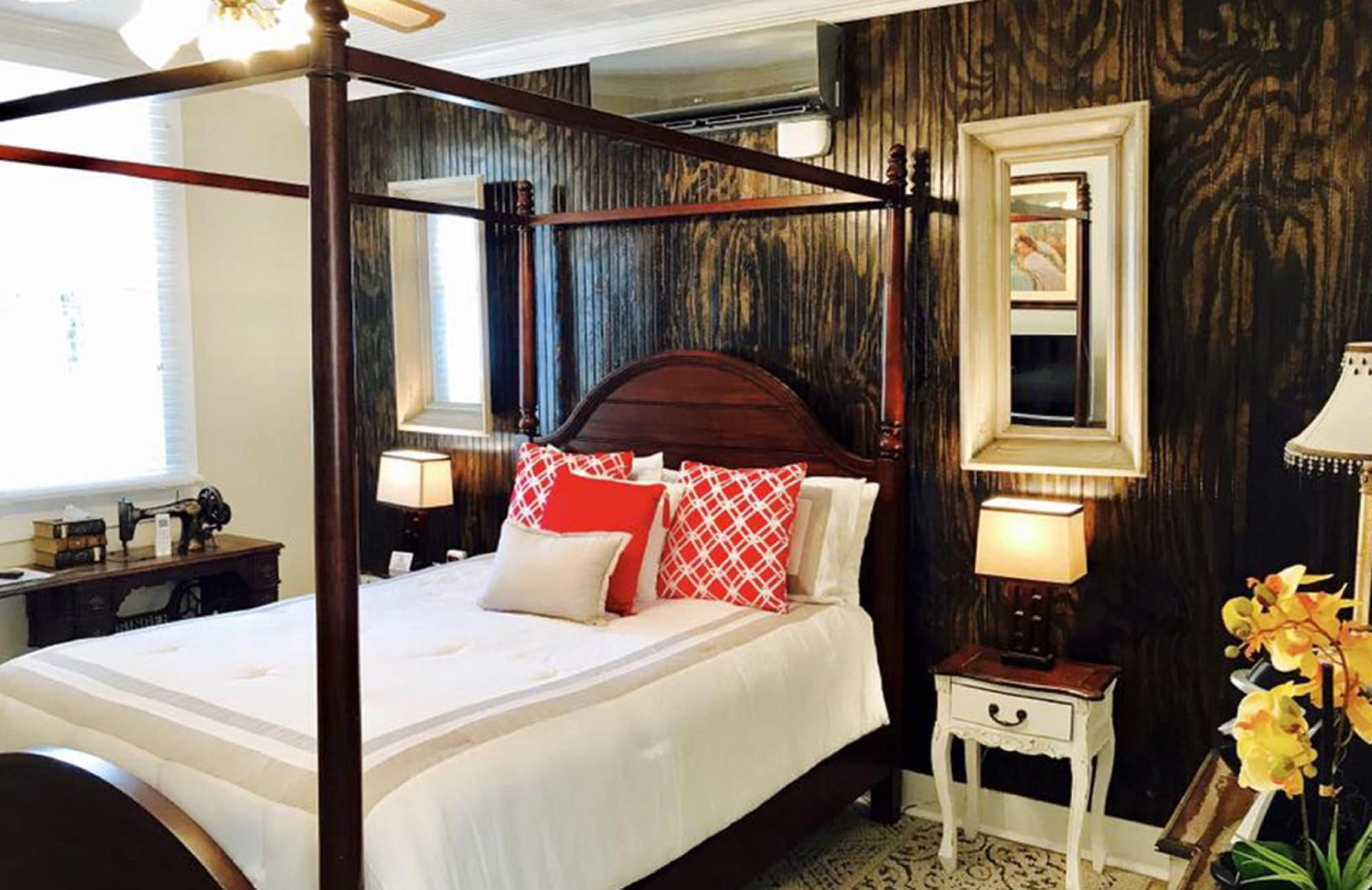 Room, Queen Bed, Murphy Bed