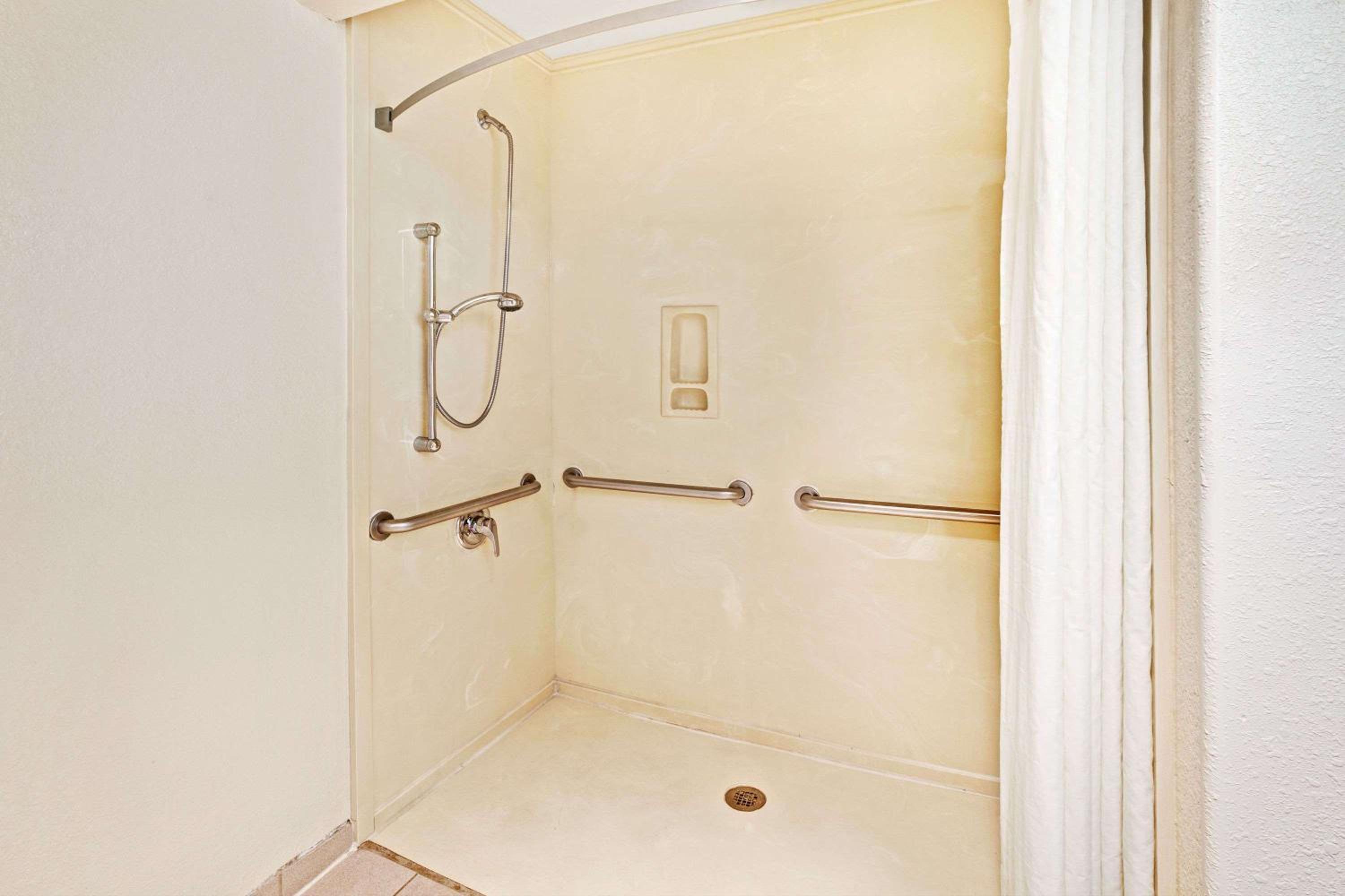 Hotel Baytown/I-10 56/56