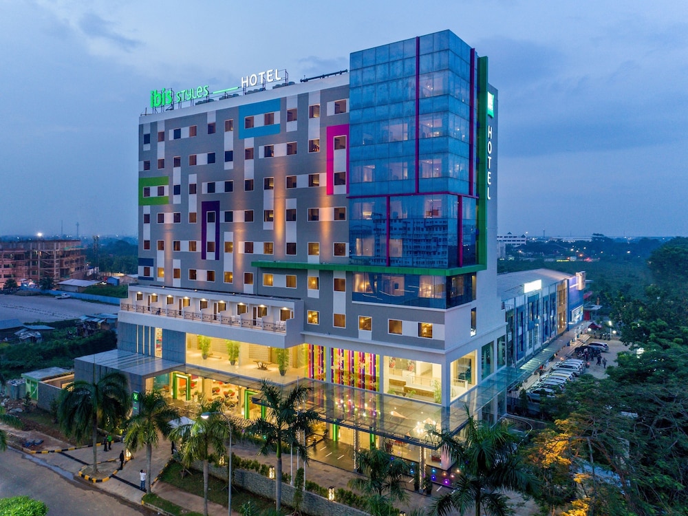 IBIS STYLES CIKARANG 1/35
