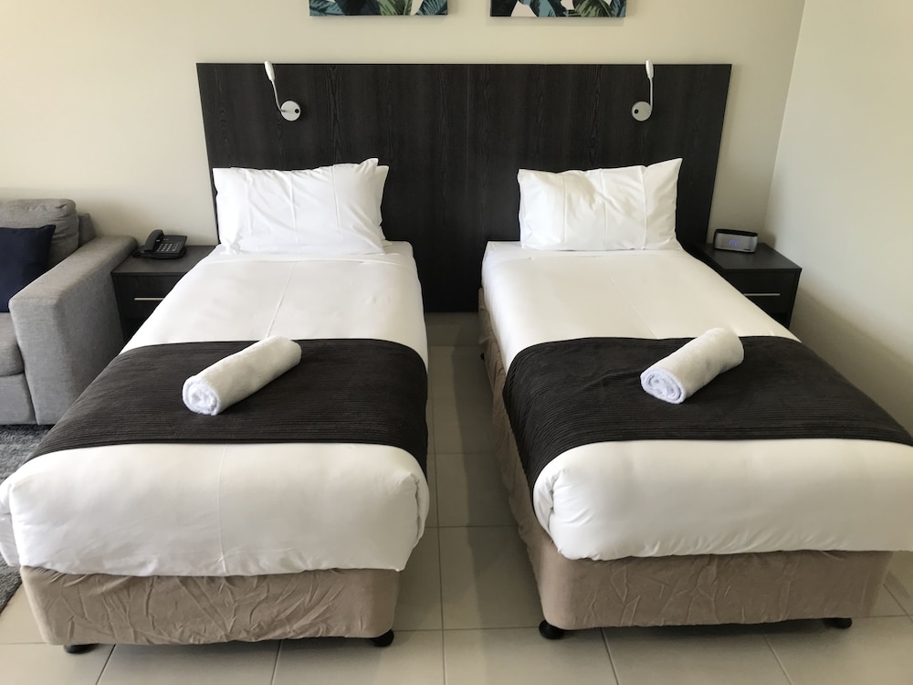SPLIT, KING BED, MOUNTAIN VIEW, BALCONY