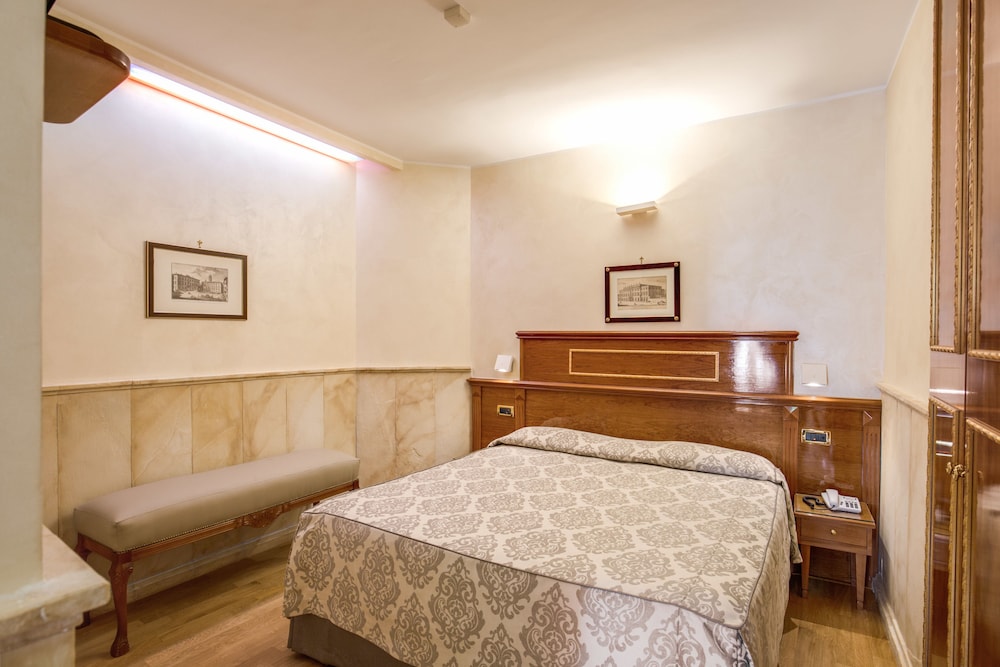 Pantheon Rooms 8/32