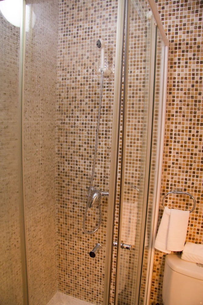 Vivi Hotel 44/45