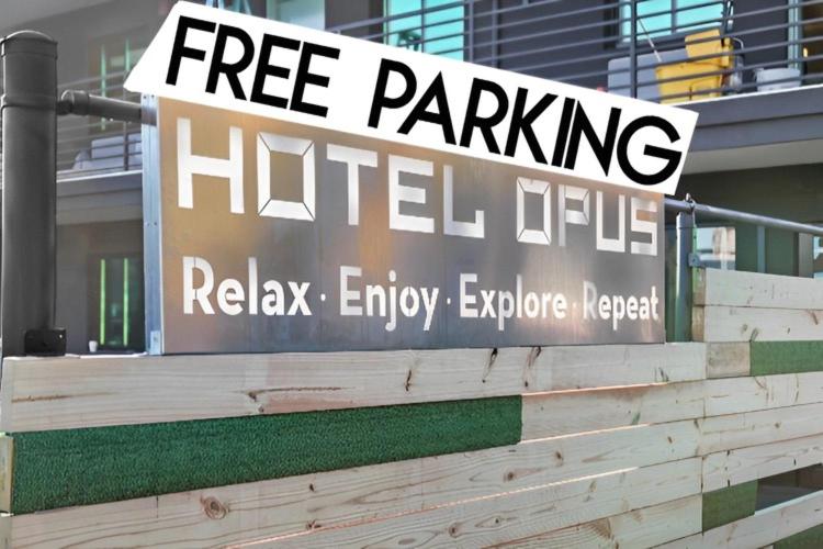 Hotel OPUS Bronx Near Bay Plaza Mall 2/46
