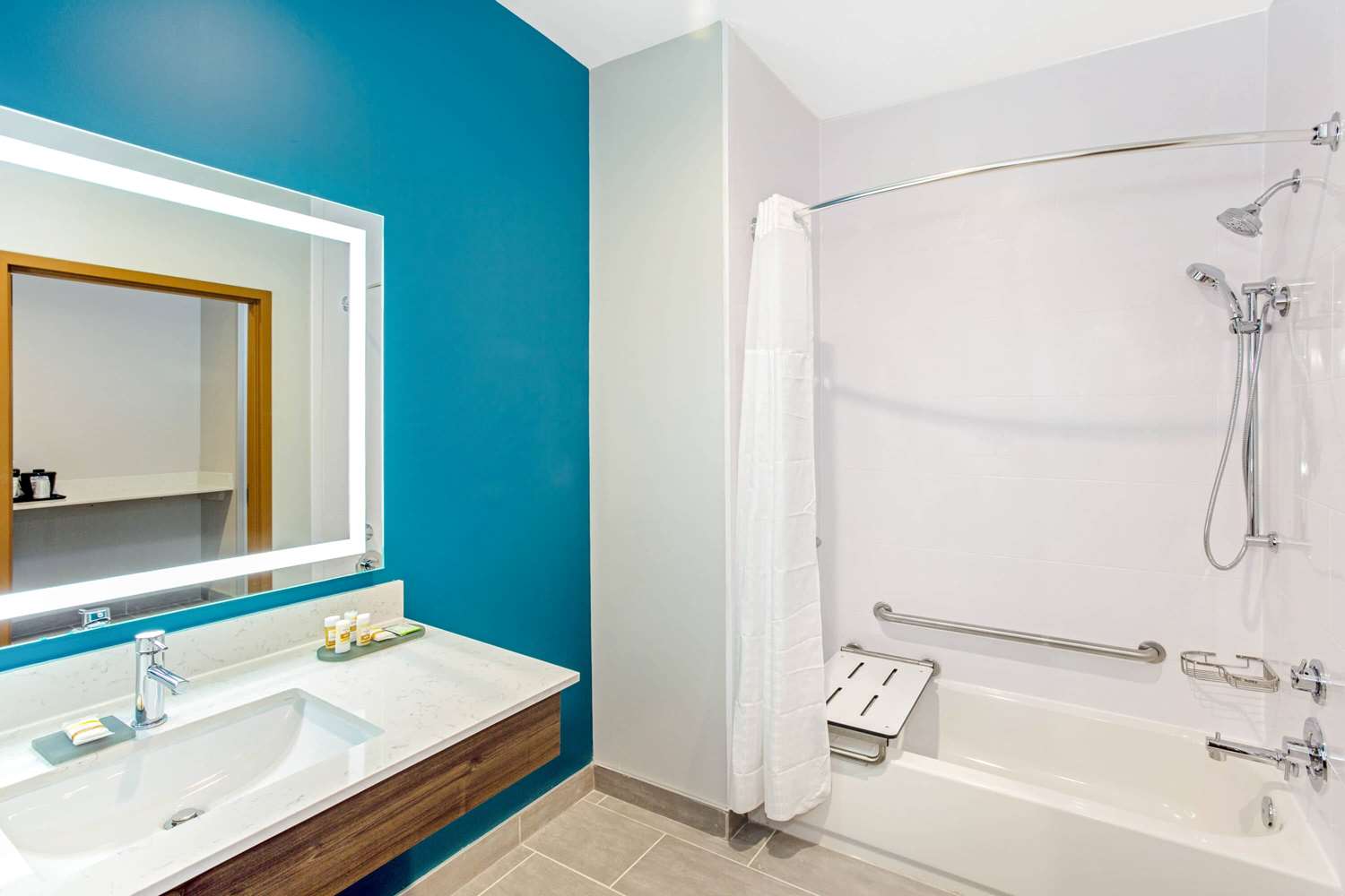 La Quinta Inn And Suites By Wyndham Miramar Beach 52/54