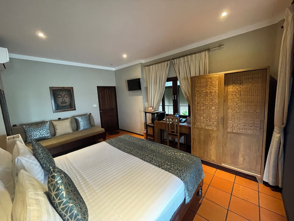 Beyond the Blue Horizon Villa Resort 28/73