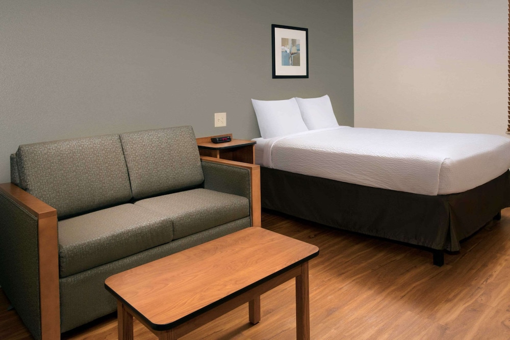Room, Queen Bed, Bathtub, Accessible