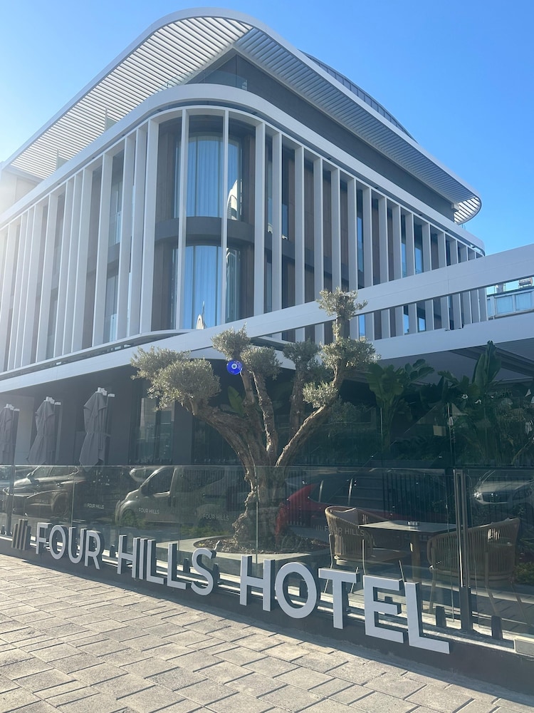 FOUR HILLS HOTEL 33/37