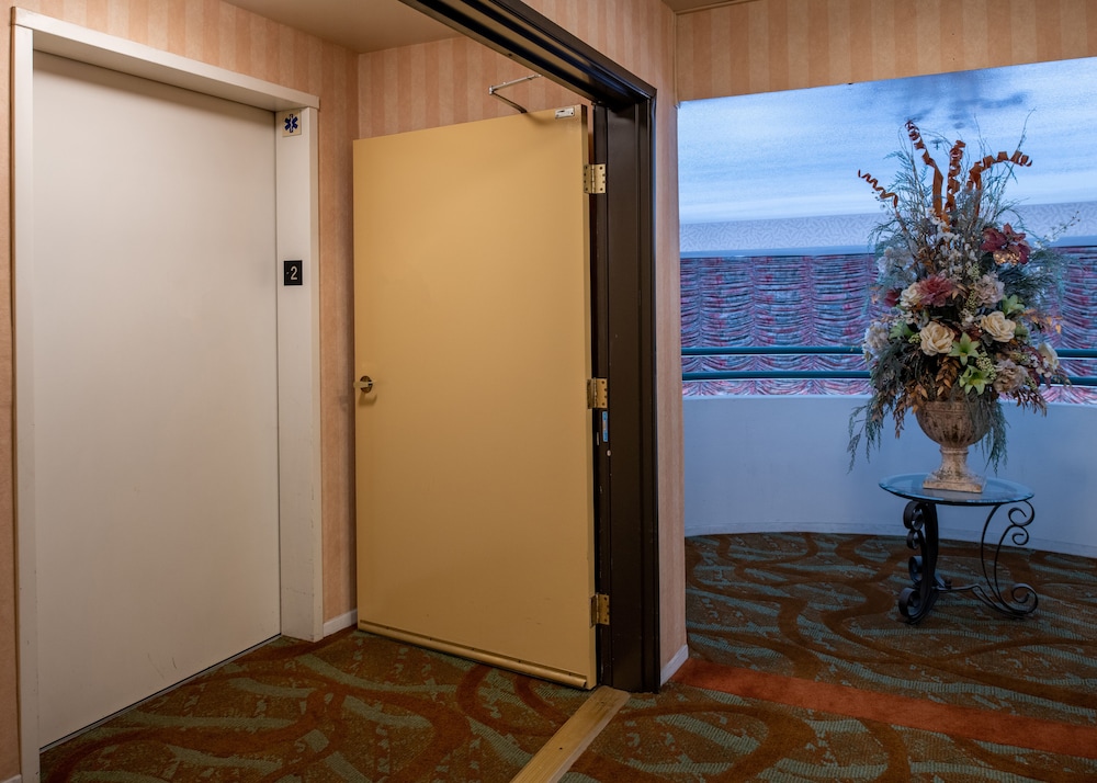 Glendale Hotel 28/38