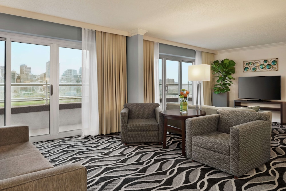 Embassy Suites By Hilton Cincinnati Rivercenter 26/53