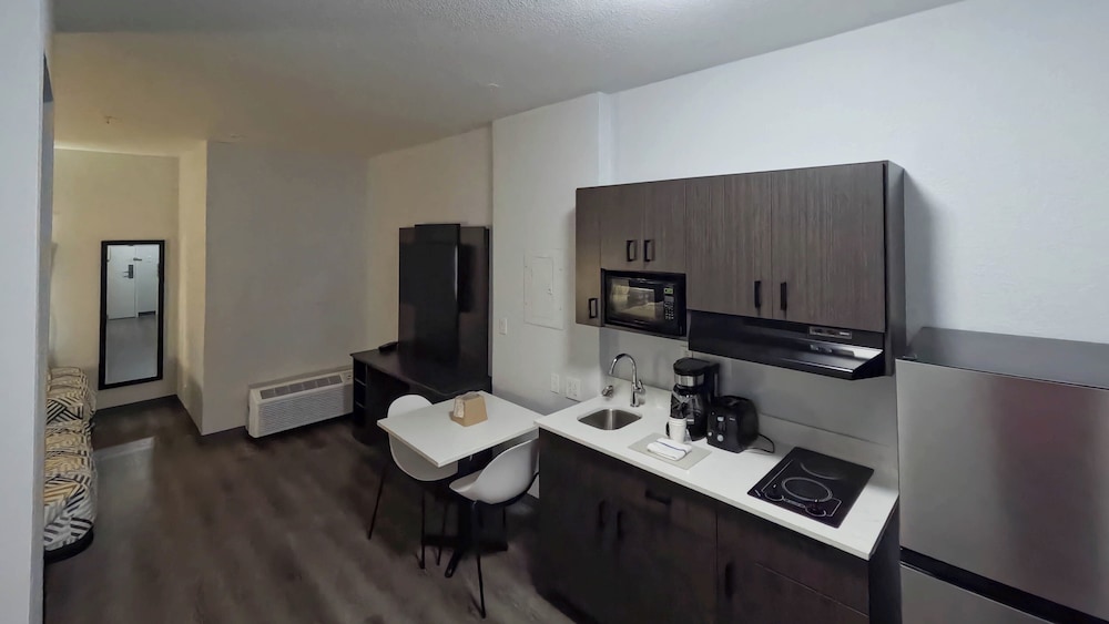 Studio6 Brownsville, TX 48/62