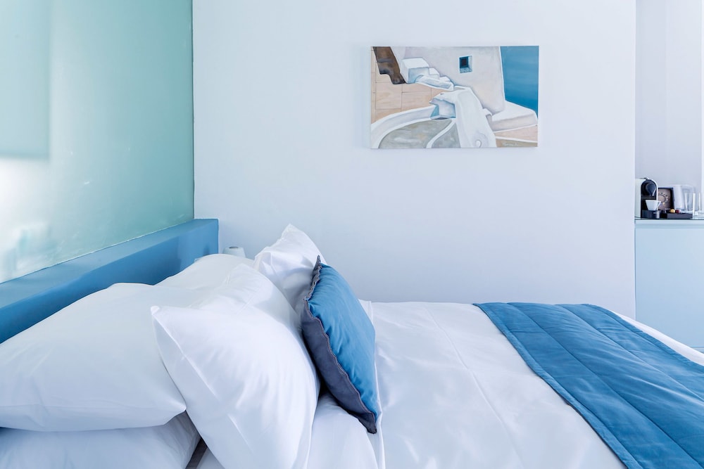Alti Santorini Suites - Adults Only 15/39