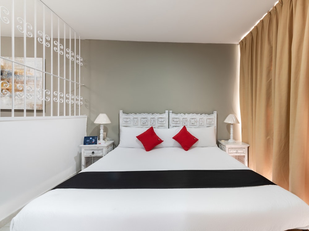 DELUXE, STUDIO, SUITE