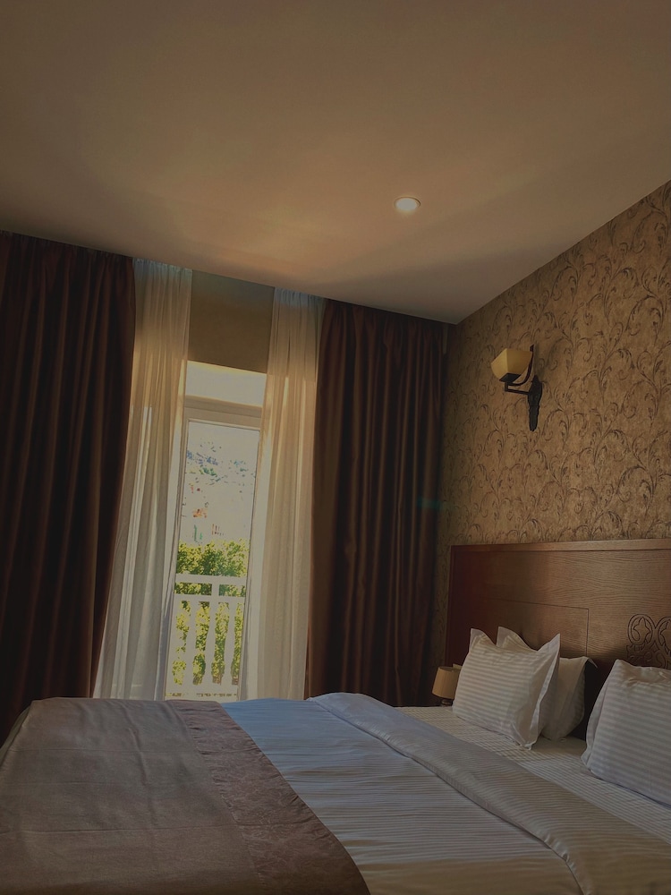 STANDARD, DOUBLE BED, RIVER VIEW