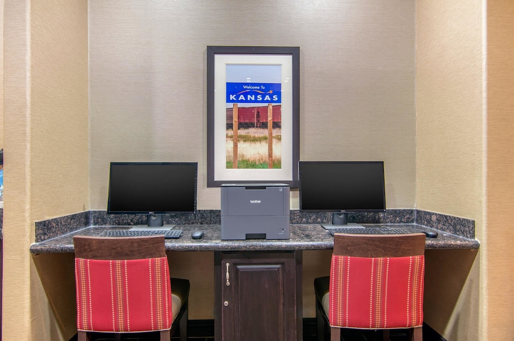 Comfort Inn & Suites Shawnee - Kansas City 26/28