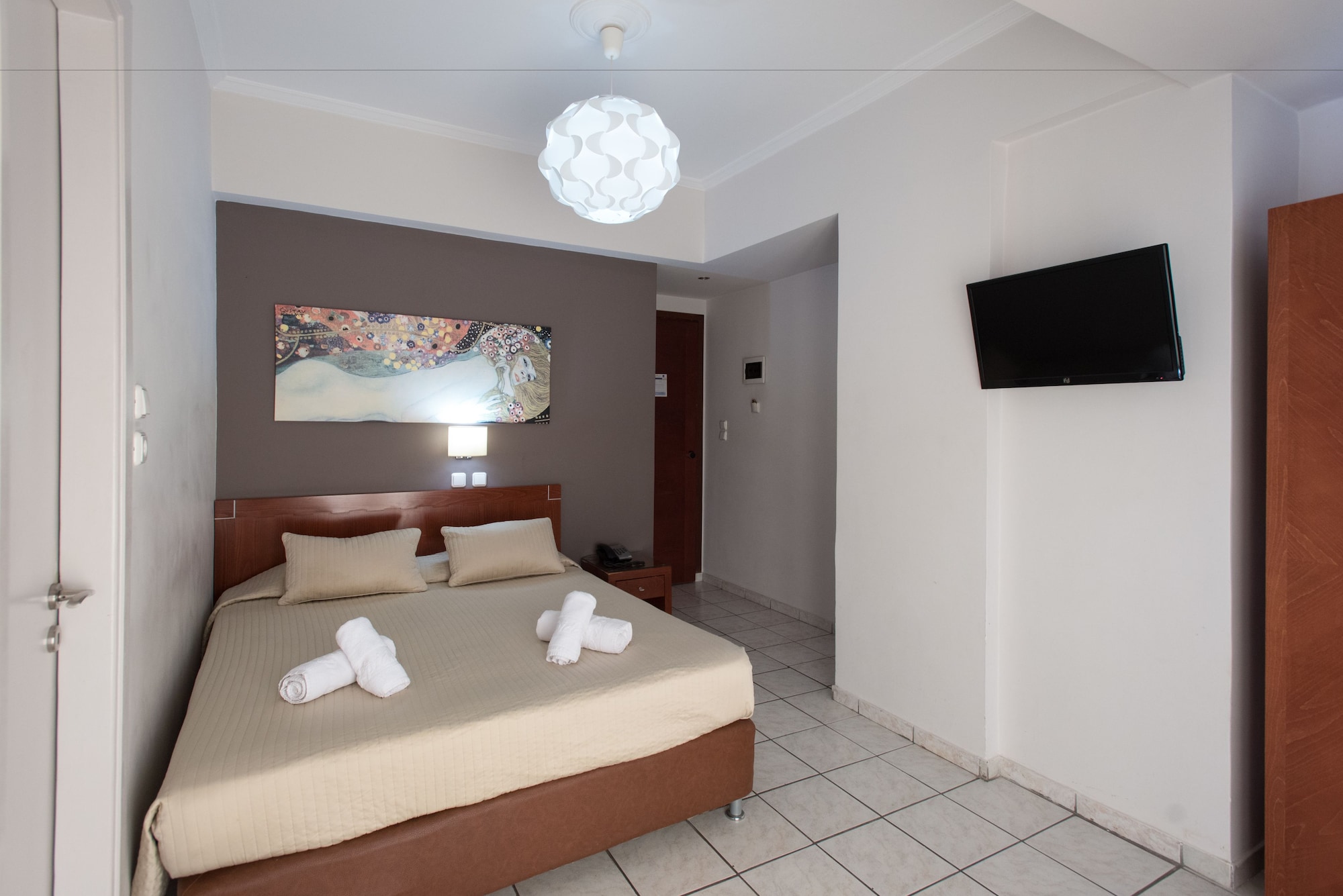 ROOM, DOUBLE OR TWIN BED