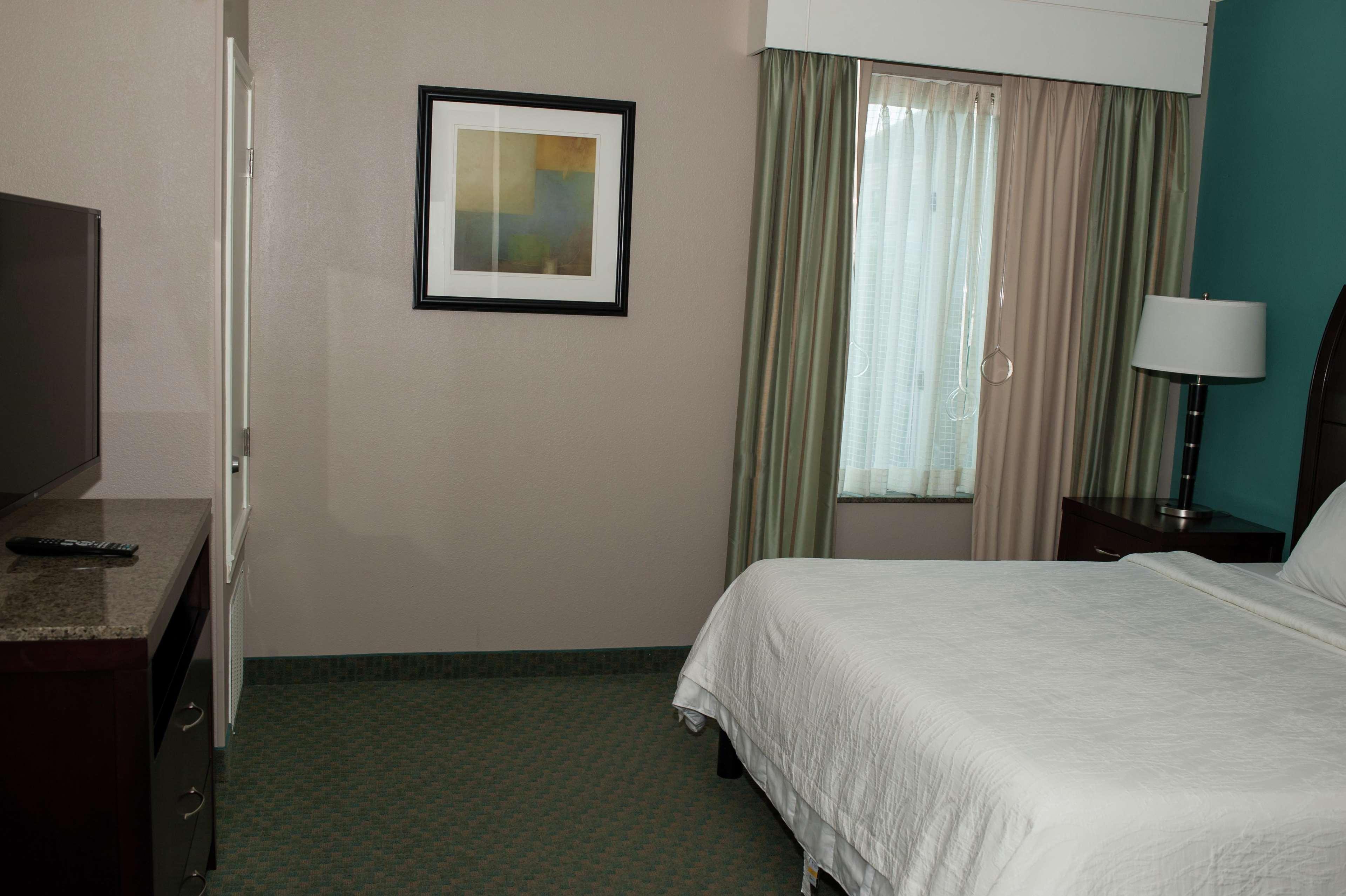 JUNIOR SUITE, KING BED, ACCESSIBLE