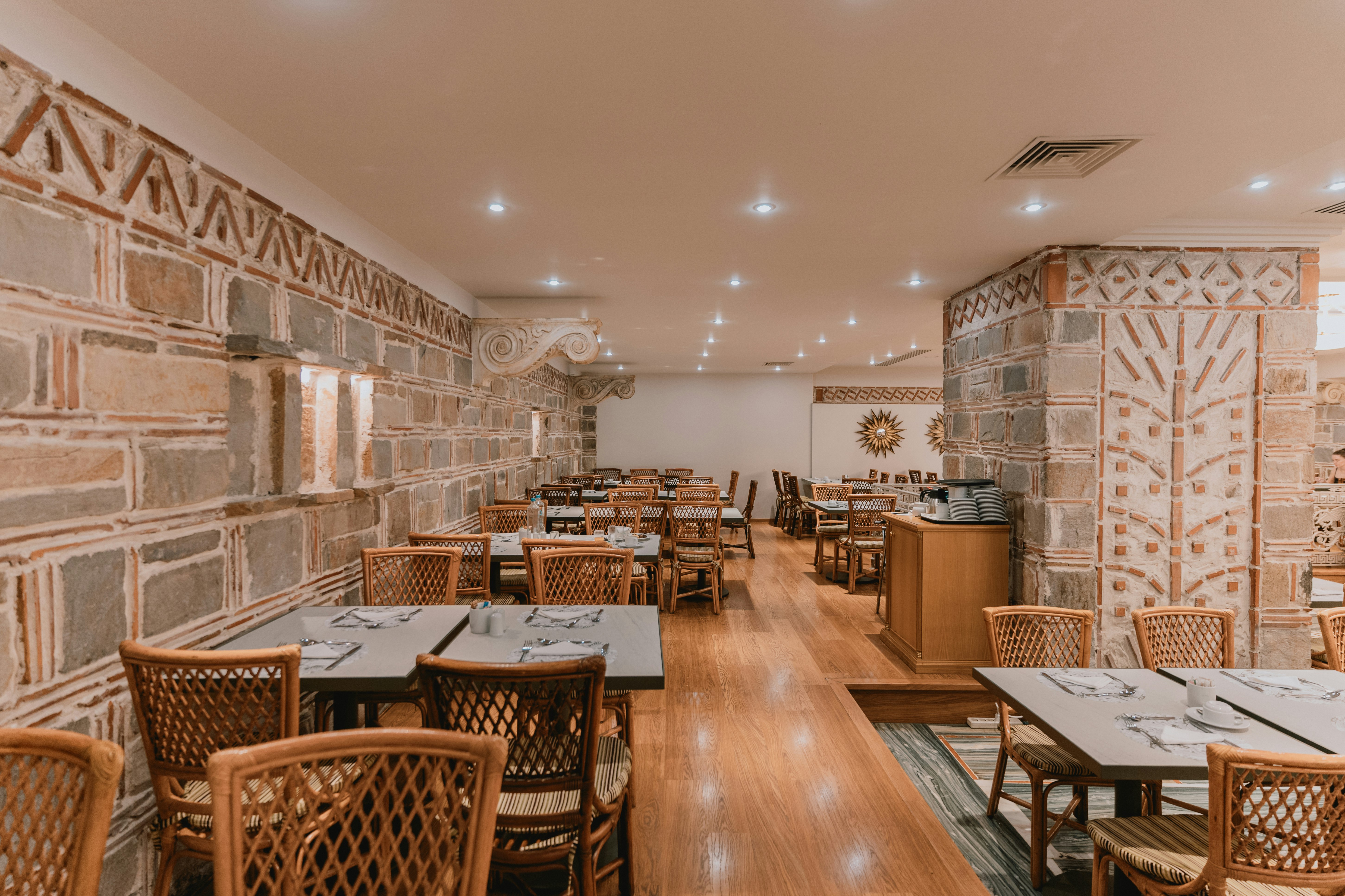 Divani Caravel Hotel 73/87