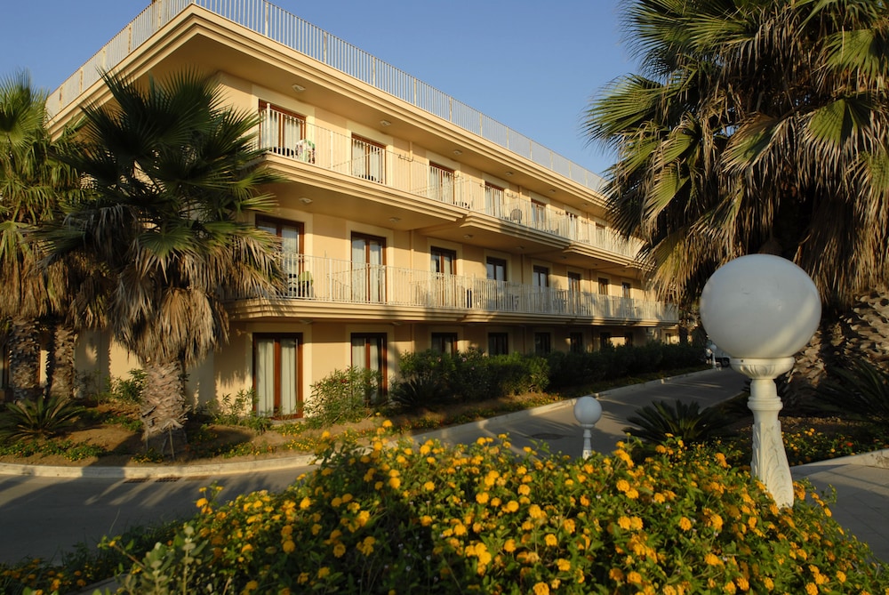 Dioscuri Bay Palace Hotel 72/75