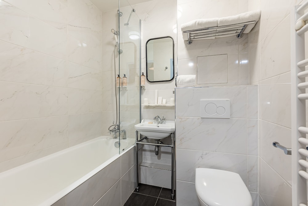 Cozy, Double Bed, Hotel Celeste Batignolles Montmartre 3/3