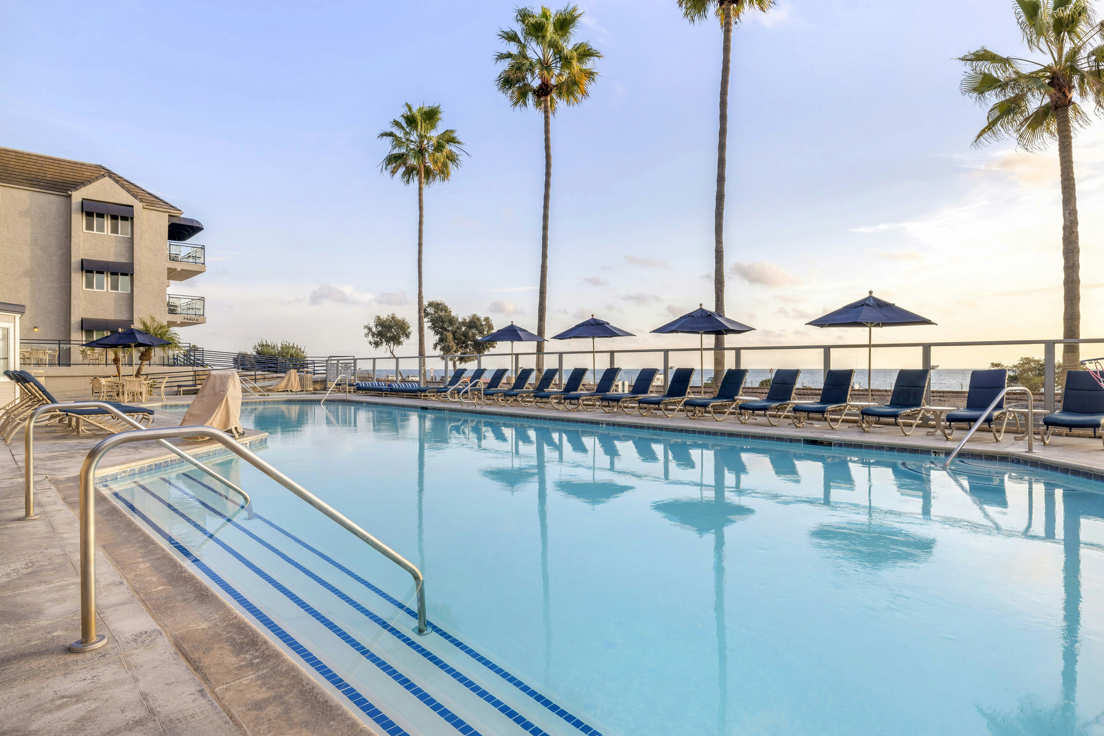 Hilton Vacation Club Riviera Beach & Shores, CA 16/28