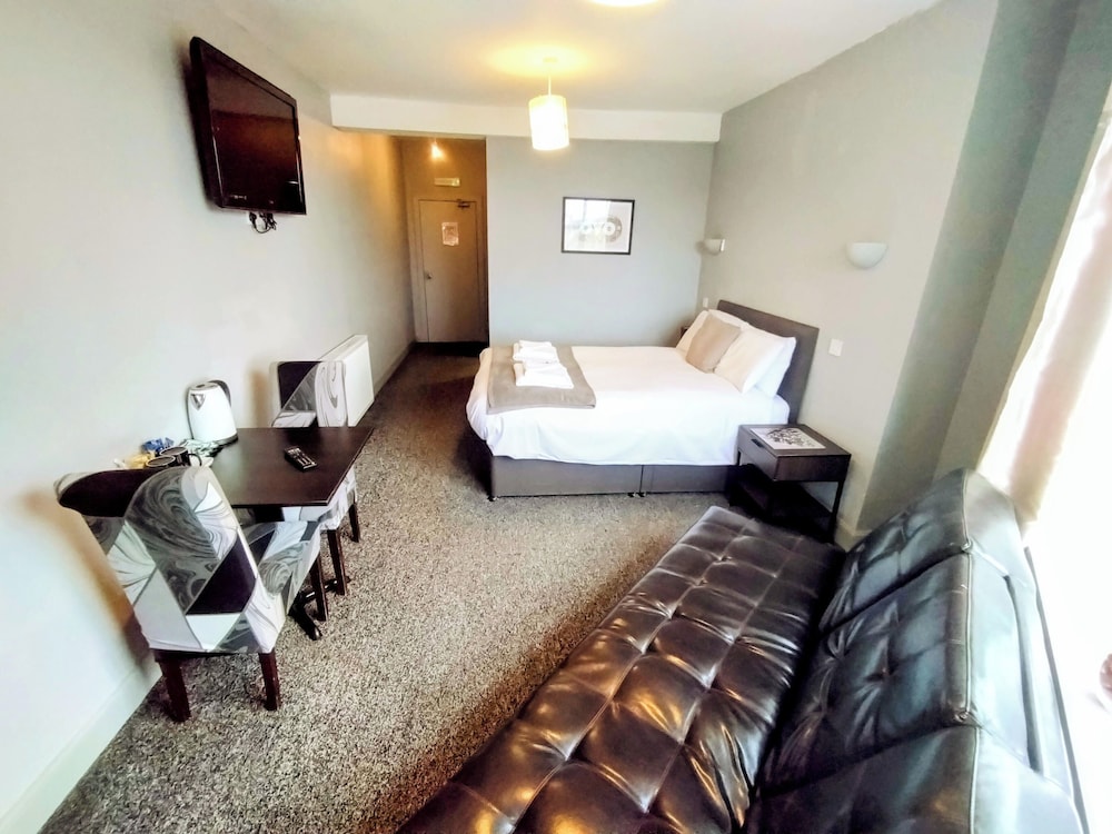 Oyo Gin House Hotel 11/50