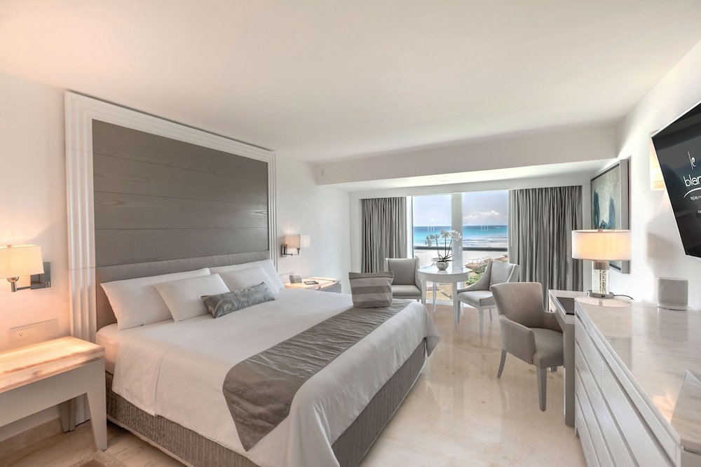 ROYAL, DELUXE, PARTIAL OCEAN VIEW