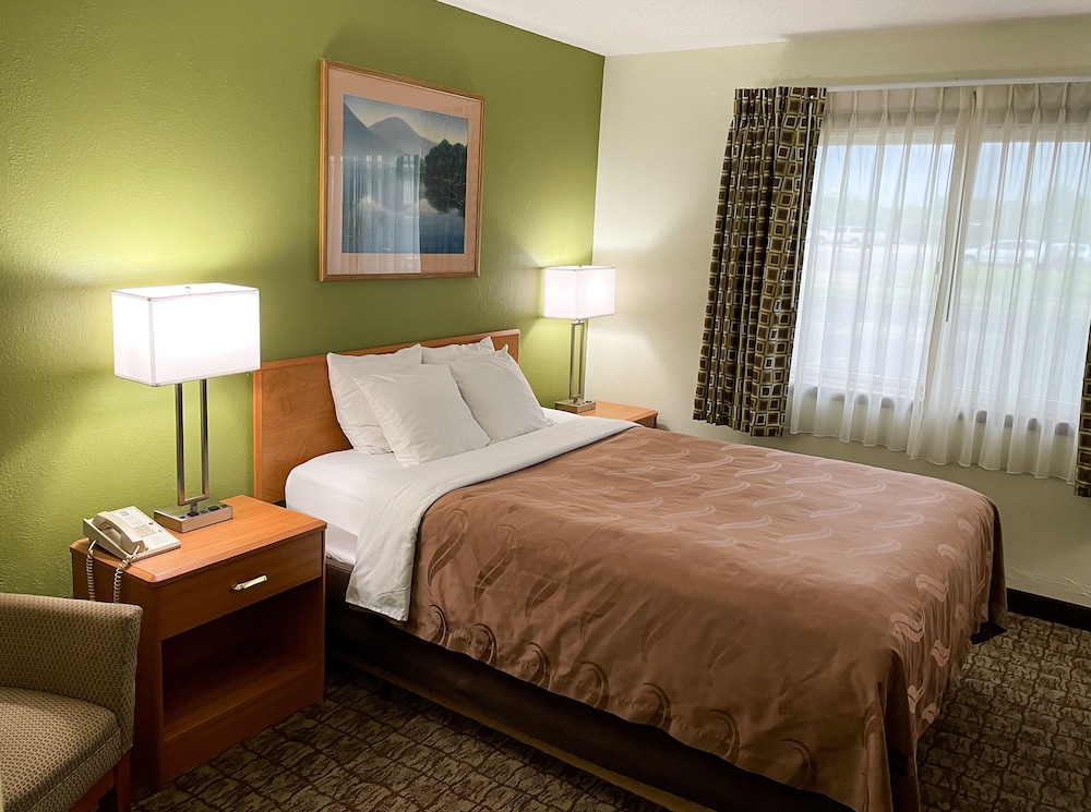 Hudson Inn & Suites (ex Quality Inn) 12/38