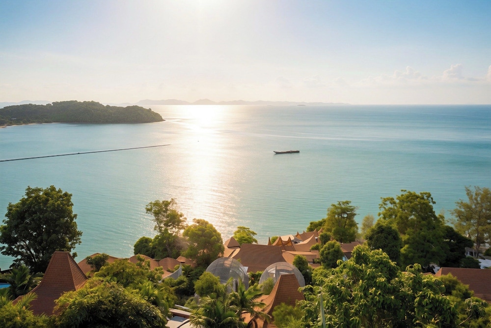 Sinae Phuket Luxury Hotel 74/78