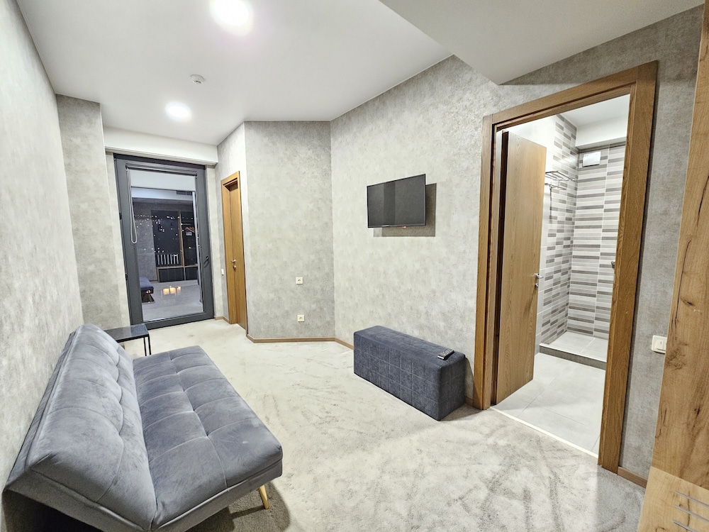 Brooch Boutique Hotel 41/63