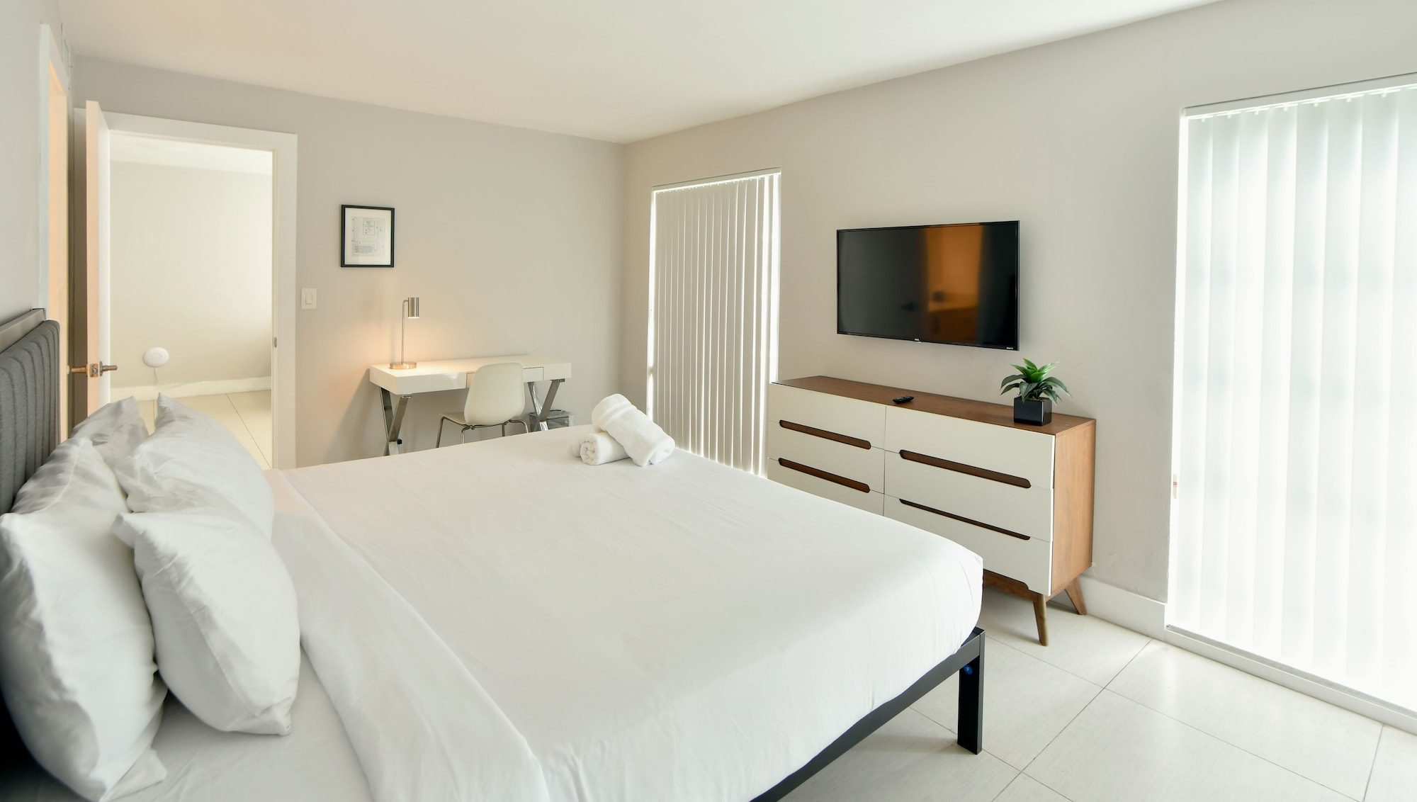 2 BEDROOMS, DESIGNER, DELUXE, APARTMENT, RIVER VIEW