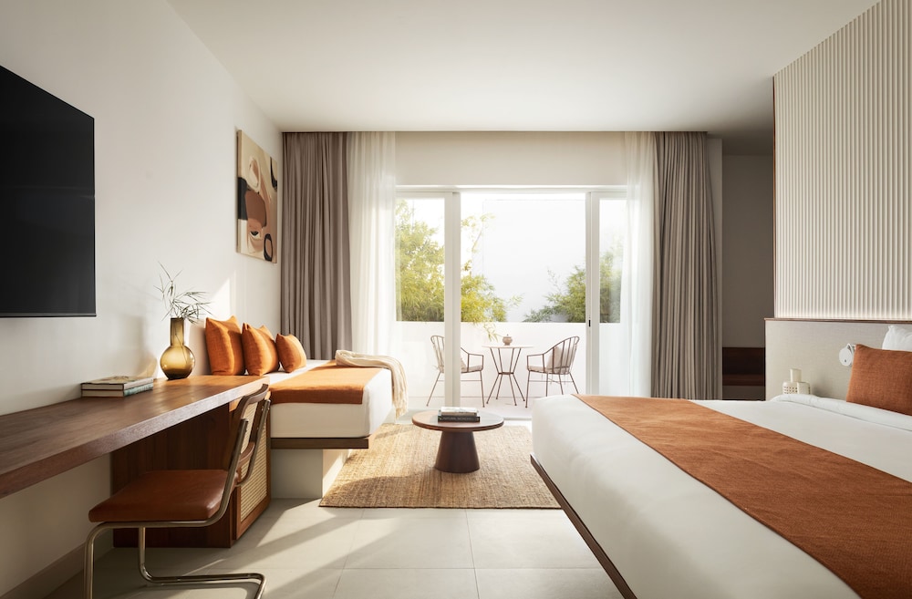 ROOF TOP, PENTHOUSE, SUITE