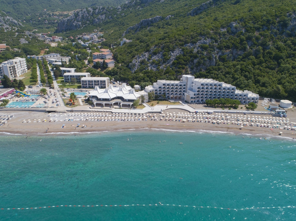 Pearl Beach Resort 49/62