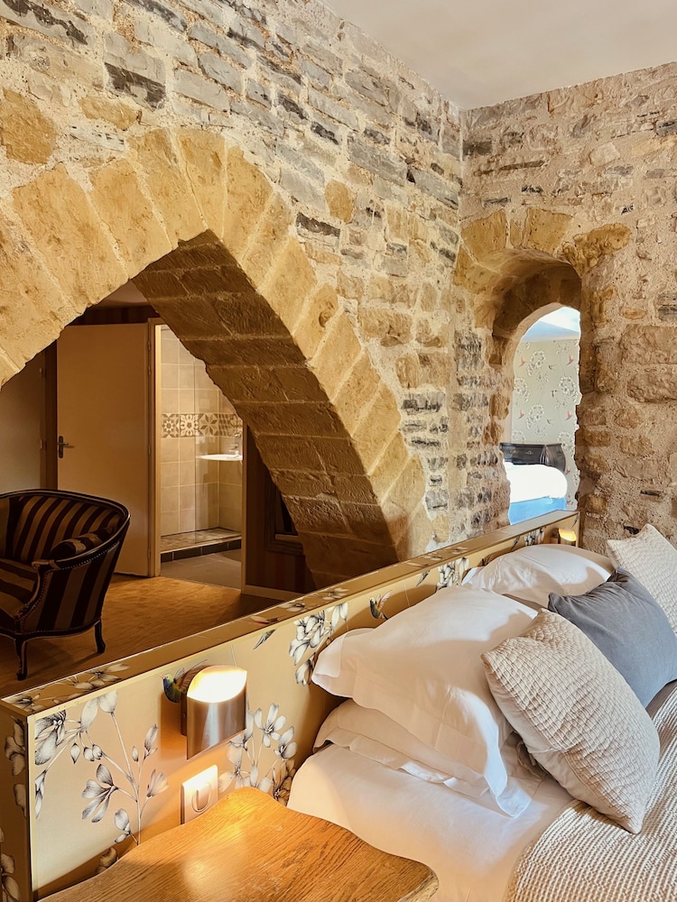 Hotel & Restaurant Des Basses Pyrenees 49/50