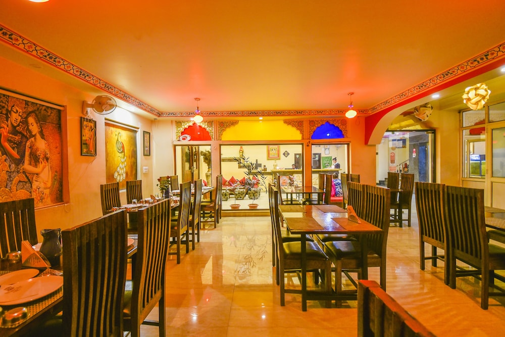 Hotel Laxmi Niwas 53/62