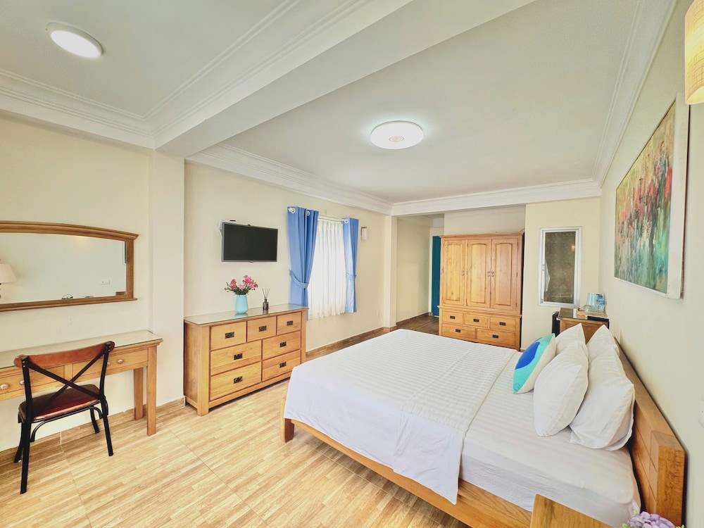 DELUXE, DOUBLE BED