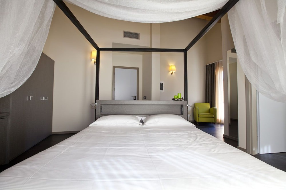 Harmony Suite Hotel 7/44
