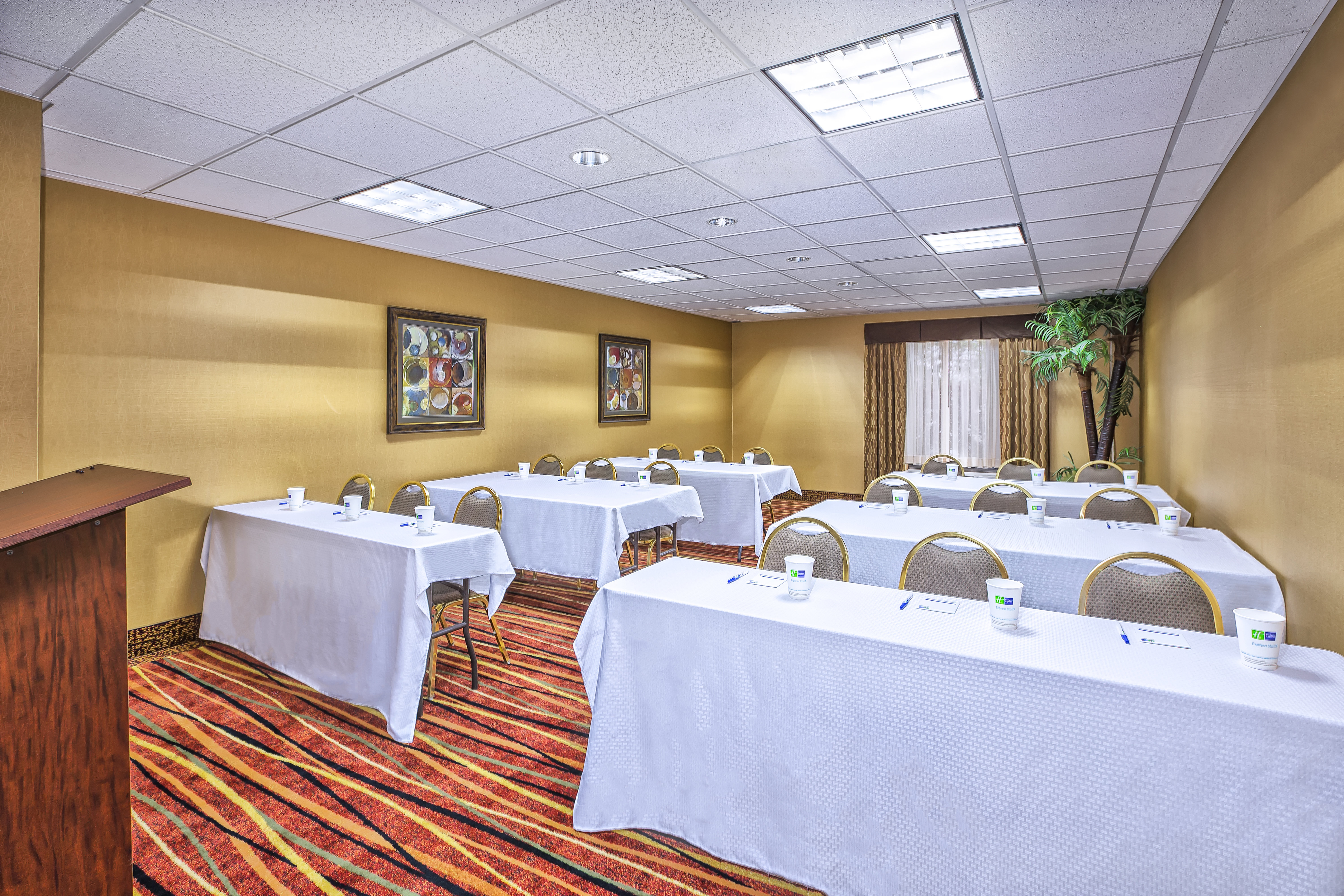 Holiday Inn Express Hotel And Suites Marysville 66/75