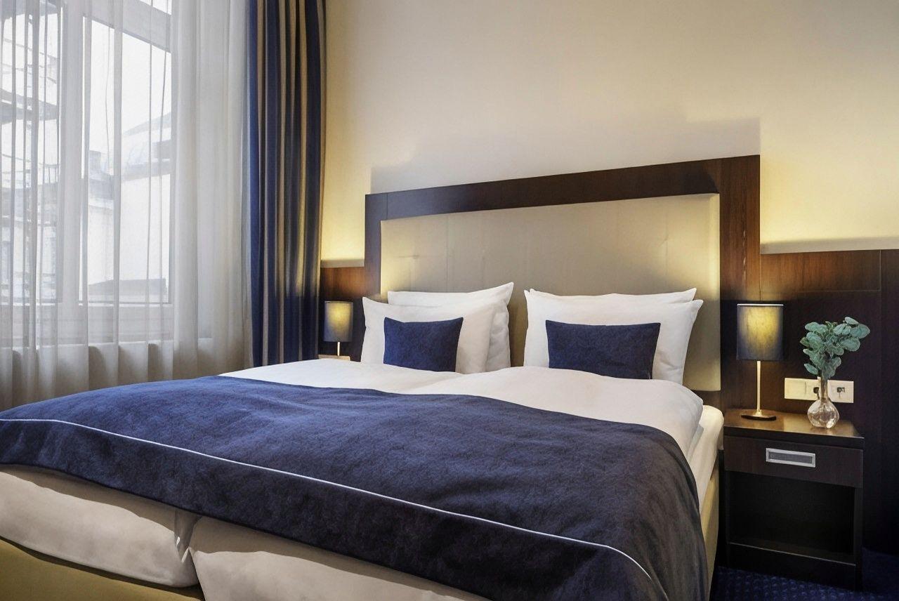 غرفة بسرير مزدوج