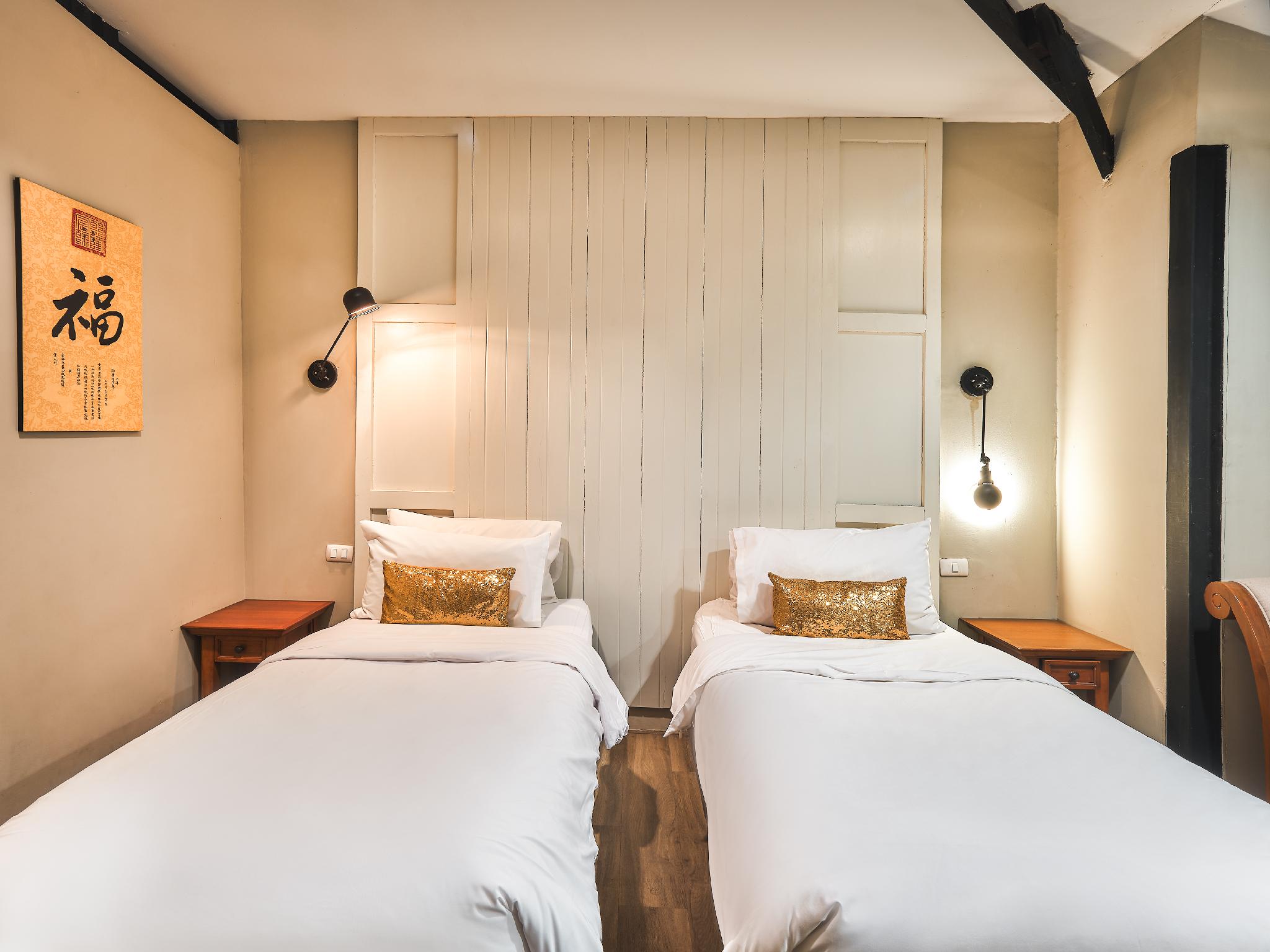 DUPLEX, TWIN BEDS