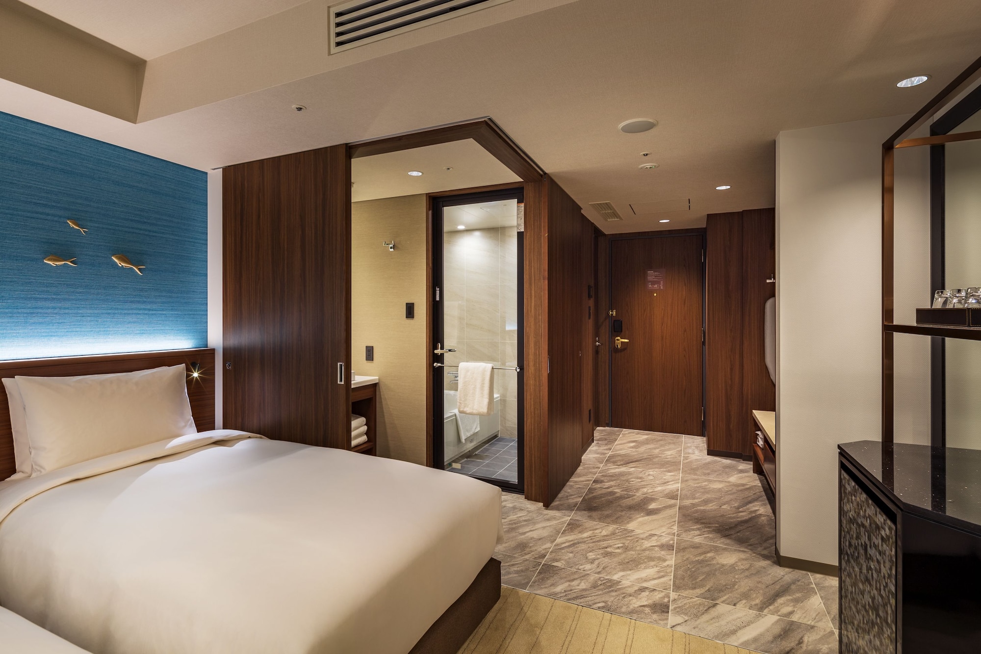 DELUXE, 3 BEDS