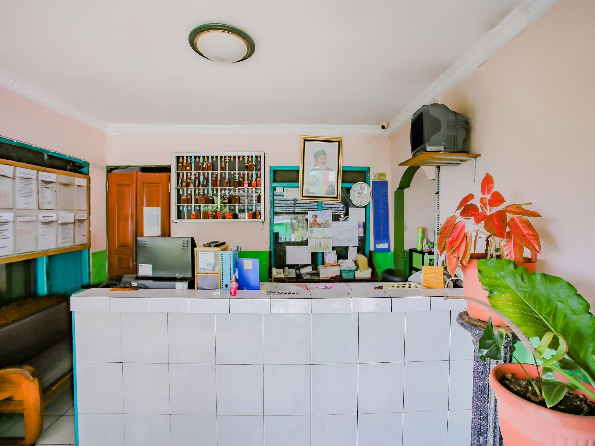 SPOT ON 90100 Hotel Kediri Bandungan 5/20